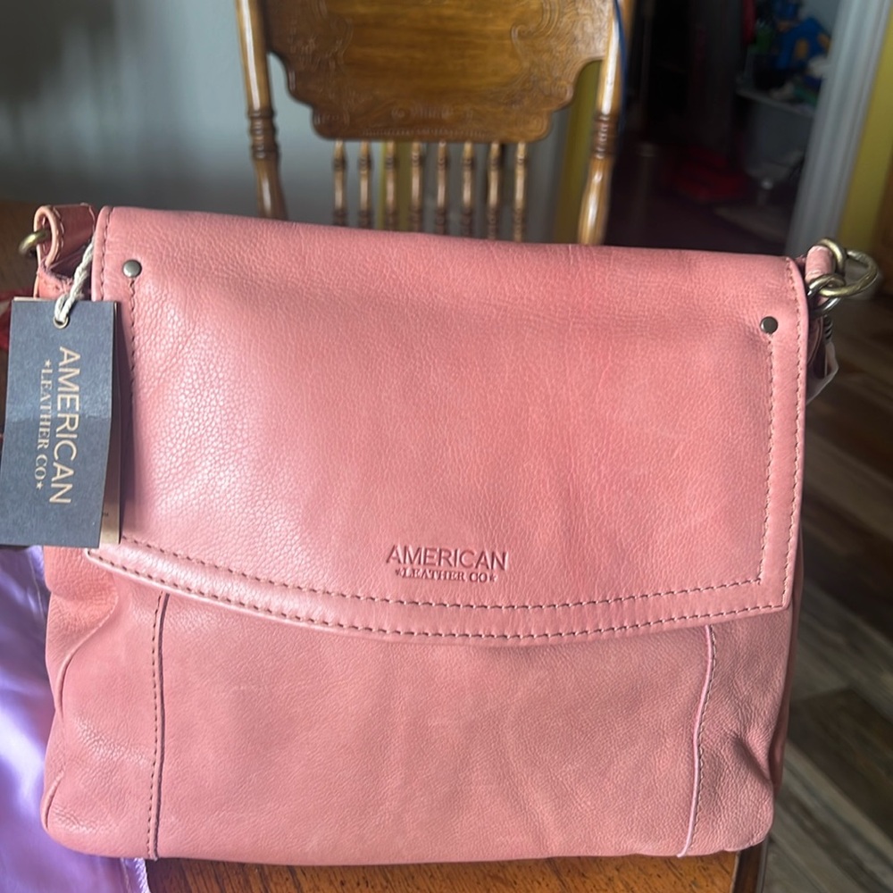 Sophisticated Pink Leather Crossbody Bag